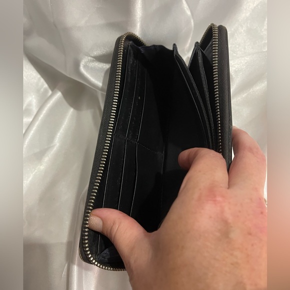 GUCCI Guccisima Navy and Black Leather Round Zipper Long Wallet - Picture 8 of 12